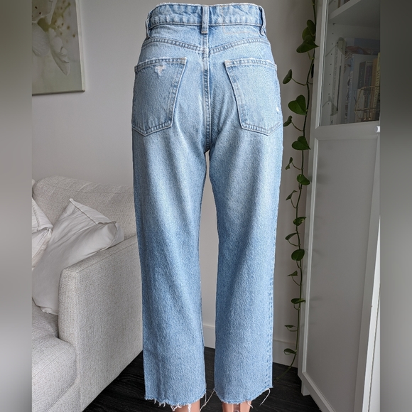 Zara High-Waist Cutoff Jeans -2 - Picture 6 of 7